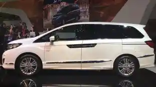 Foto - Honda Menghidupkan Lagi Elysion Untuk Lahap Alphard