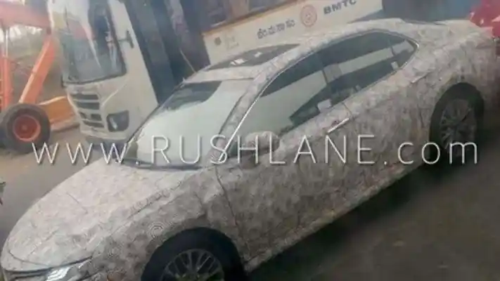 Foto - Toyota Camry Terbaru Dipastikan Meluncur Januari di India