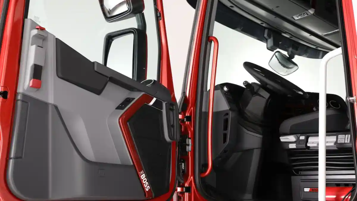 Foto - Renault Trucks Kenalkan Edisi Spesial T-High "The Boss"