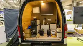 Foto - Toyota Hiace "Nuku Maru", Ada Kamar Mandi Berjalannya