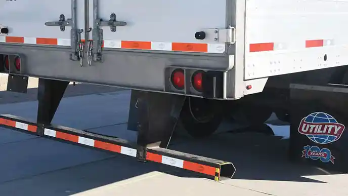 Berita - Pengaman Belakang Truk, Ringan Namun Mampu Cegah Mobil Masuk Kolong