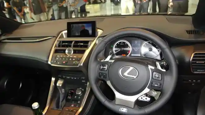 Foto - GIIAS 2015: Lexus NX200t Yang Cantik Dan Canggih