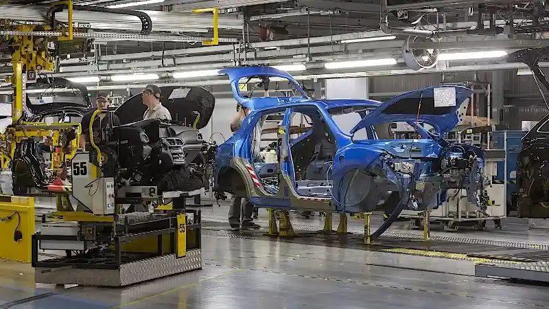 Foto - Badai Masih Menerpa Nissan-Datsun, Berdampak PHK Karyawan 