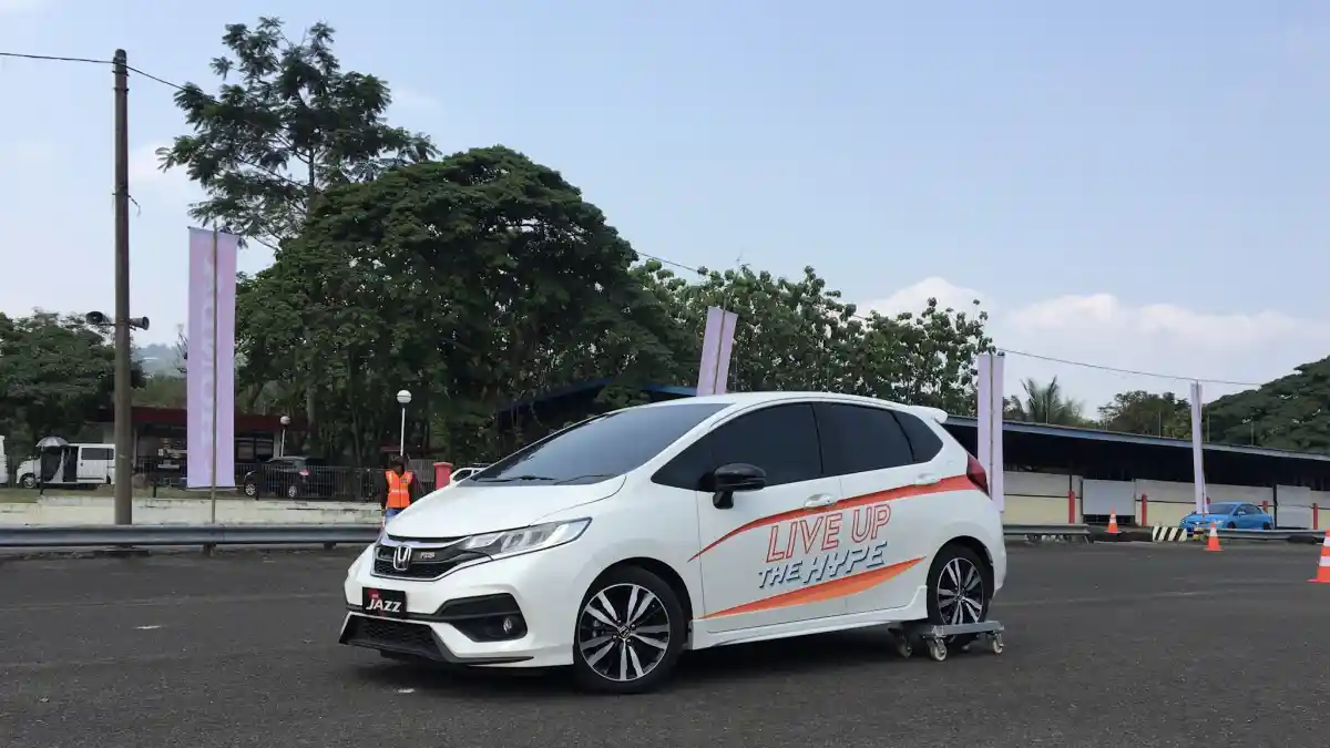 Berita - Honda Ajak Konsumennya Slalom di Sentul Sekaligus Berkampanye