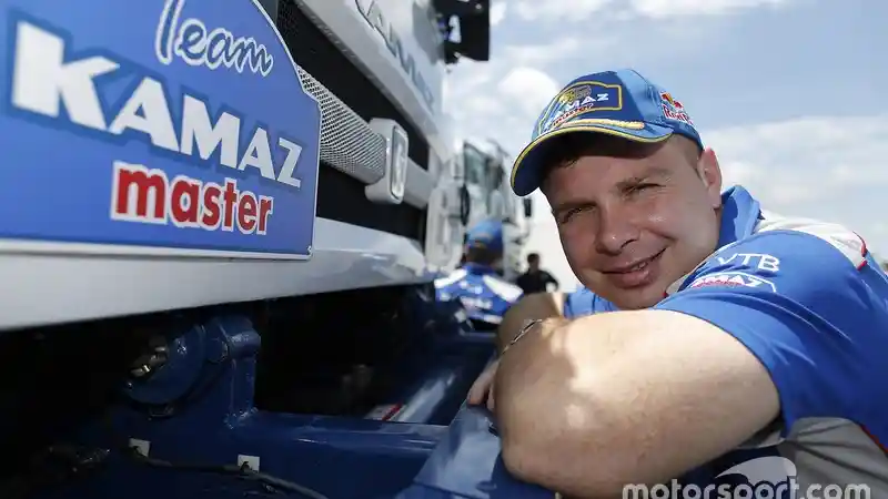 Berita - Ini Dia Sosok Eduard Nikolaev, Sang Juara Balap Truk Reli Dakar 2017 