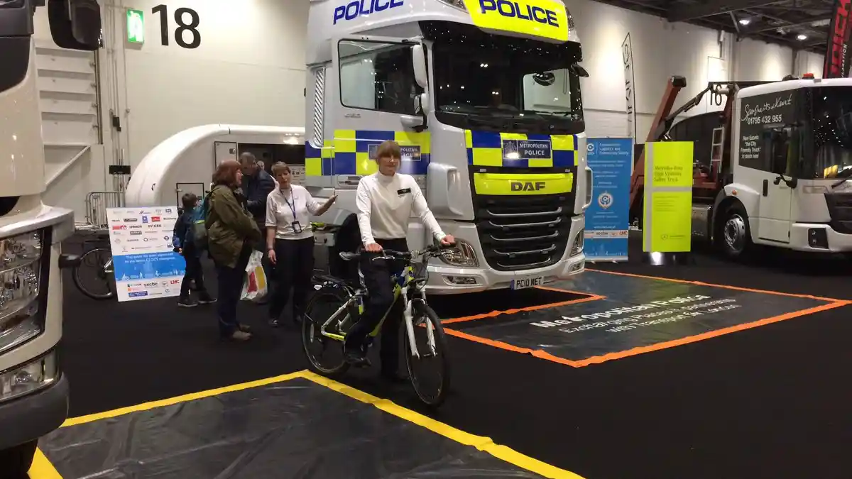 Foto - Ragam Truk Terbaru untuk Sektor Konstruksi Unjuk Gigi di CLOCS 2017