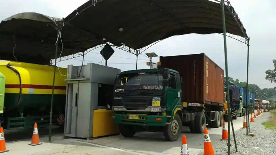 Foto - Pembayaran Jalan Tol Resmi Diintegrasikan, Perjalanan Bus dan Truk Jadi Lebih Lancar