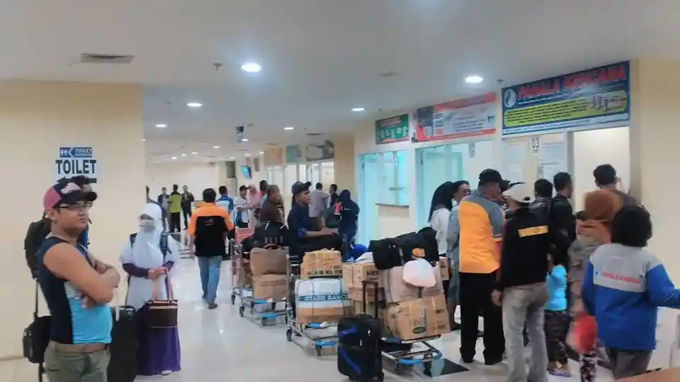 Foto - Operasionalisasi Bus Feeder di Terminal Terpadu Pulogebang Belum Memadai