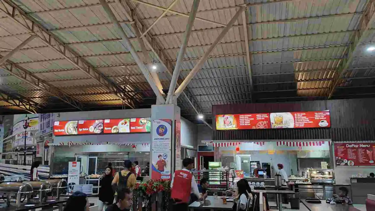 Foto - Pakai Bodi Double Decker, Seberapa Nyaman Naik Sleeper Bus PO Juragan 99 Trans?