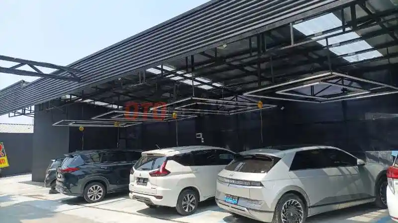 Foto - Bisa Timbulkan Masalah Baru, Jangan Sembarang Pakai Air untuk Cuci Mobil