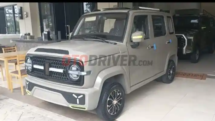 Foto - Importir 'Kurnia Motors' Serah Terima Tiga Unit Mobil Listrik ke Konsumen 