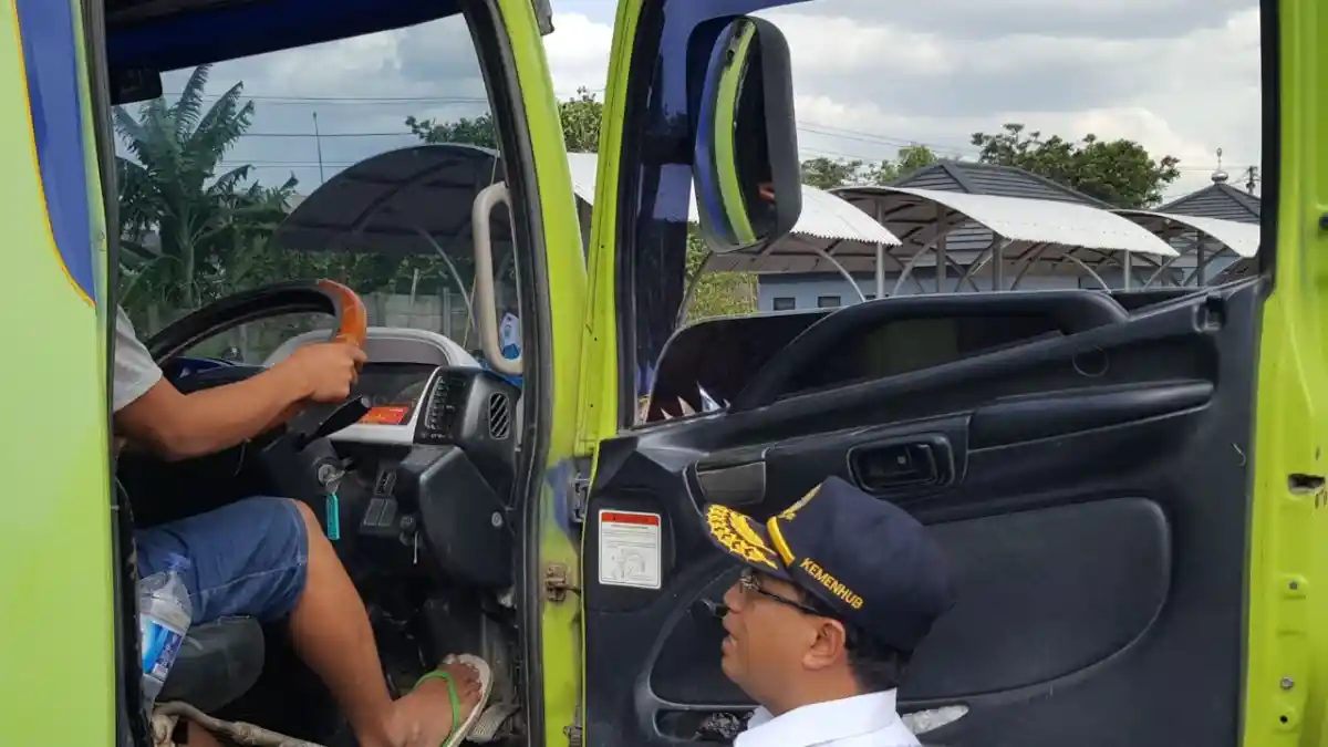 Foto - Menhub: 63 Persen Kecelakaan di Jalan Raya karena Kendaraan Overload