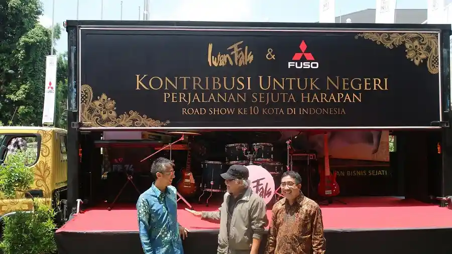 Berita - Seperti Ini Wujud Truk Panggung Mitsubushi Fuso FE 74 Long untuk Konser Roadshow Iwan Fals di 10 Kota