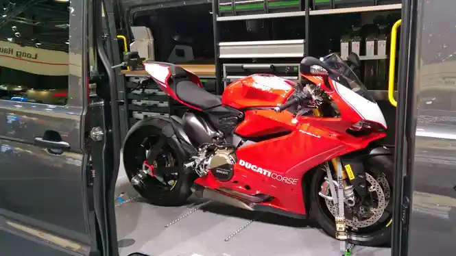 Foto - Grup Volkswagen Pasarkan Van VW Crafter dengan Branding MAN TGE Akhir Tahun Ini