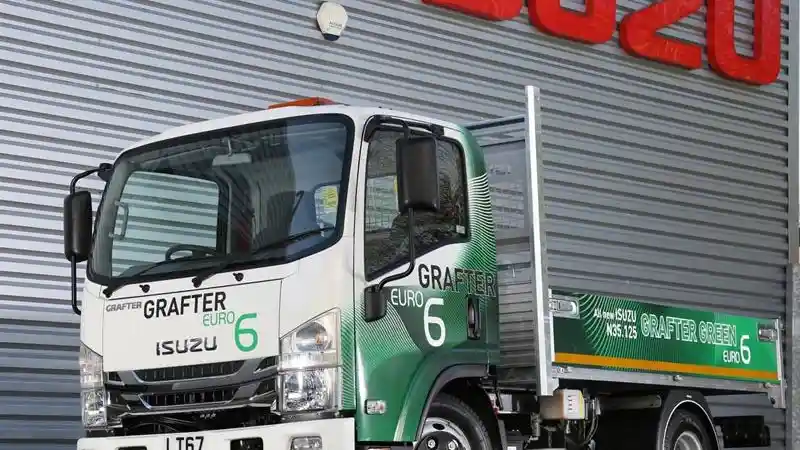 Truk - Isuzu Luncurkan Truk Ringan Elf Green Grafter dengan Garbox dan Suspensi Lebih Lembut 