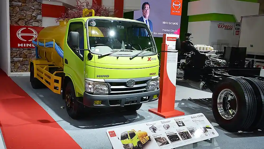 Foto - Hino : Hadirkan Solusi Bisnis Lengkap di GIICOMVEC 2018