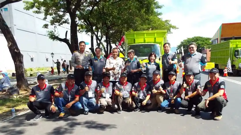 Berita - Hino Dutro Safety Driving Competition Sapa Warga Manado