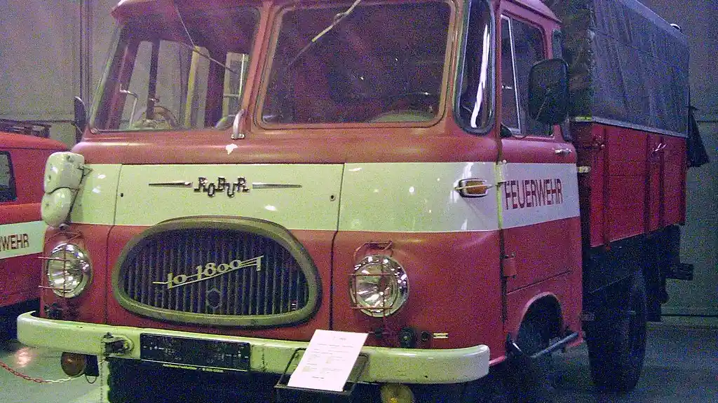 Truk - Pernah Dengar Truk dan Bus Robur? 