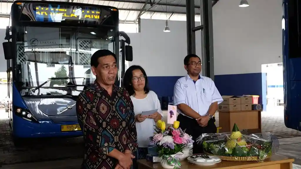 Foto - PT Indotruck Utama dan Steady Safe Gelar Syukuran Operasionalisasi Bus Maxi B 11 R Transjakarta