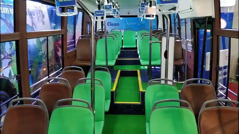 Foto - Bus Listrik Goldstone BYD Menarik Perhatian di Auto Expo 2018