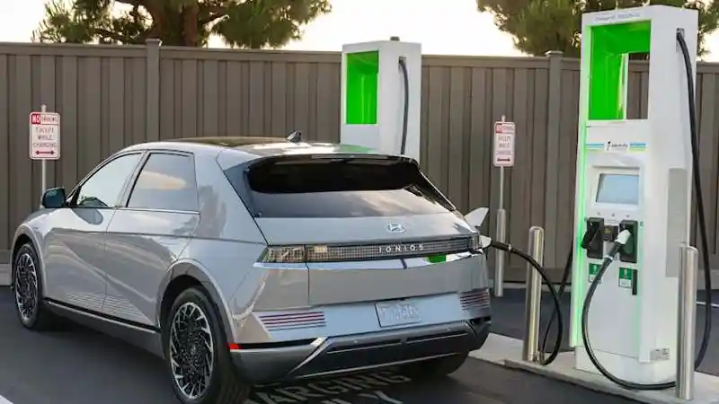 Berita - Krisis Energi, Biaya Cas Mobil Listrik di SPKLU Inggris Naik 42 Persen