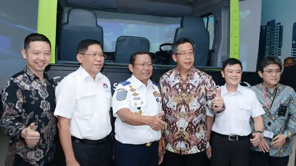 Foto - Cegah Pelanggaran Kelebihan Muatan dan Dimensi Truk Lewat Seminar Bersama Hino dan Kemenhub