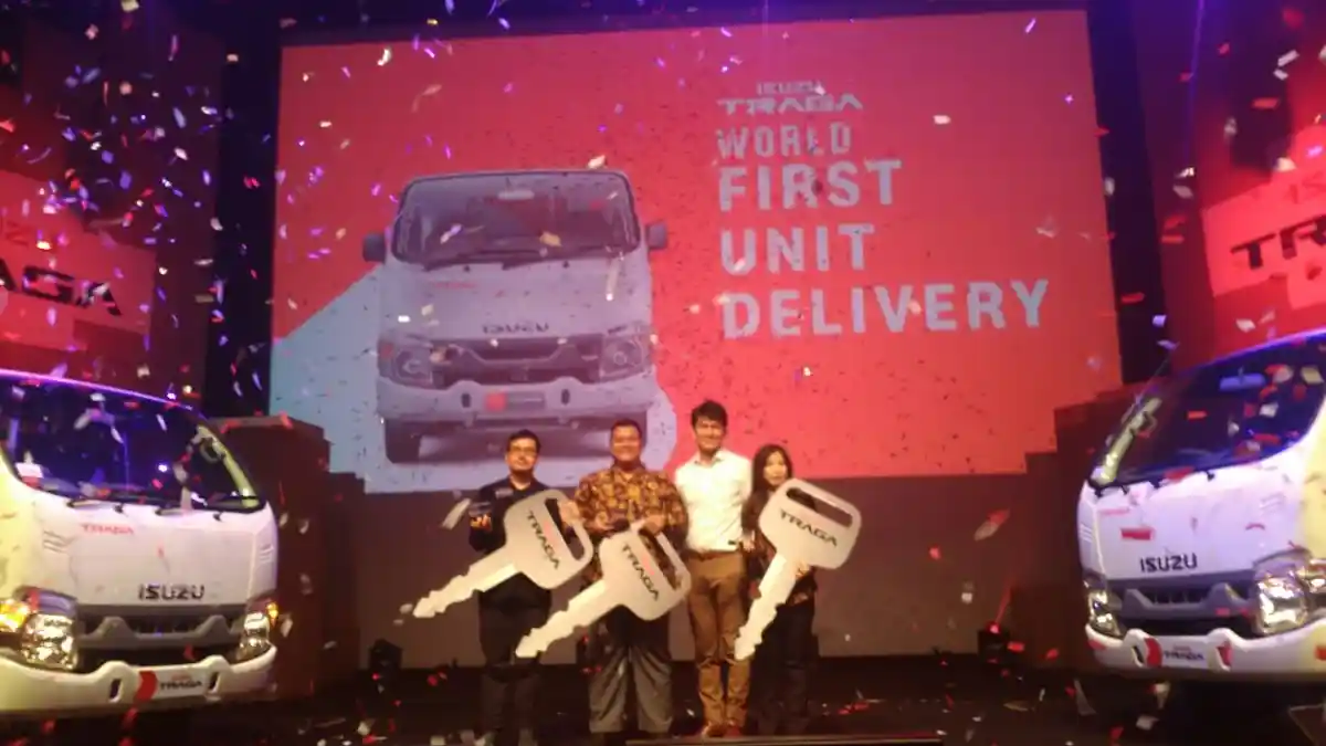 Berita - Tiga Perusahaan Ini Jadi Pembeli Pertama Pick Up Isuzu Traga