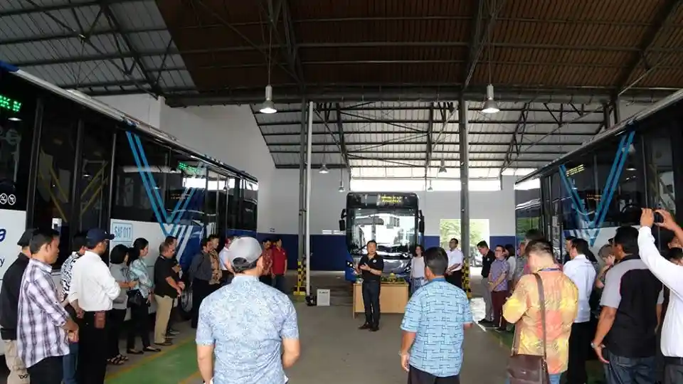 Foto - PT Indotruck Utama dan Steady Safe Gelar Syukuran Operasionalisasi Bus Maxi B 11 R Transjakarta