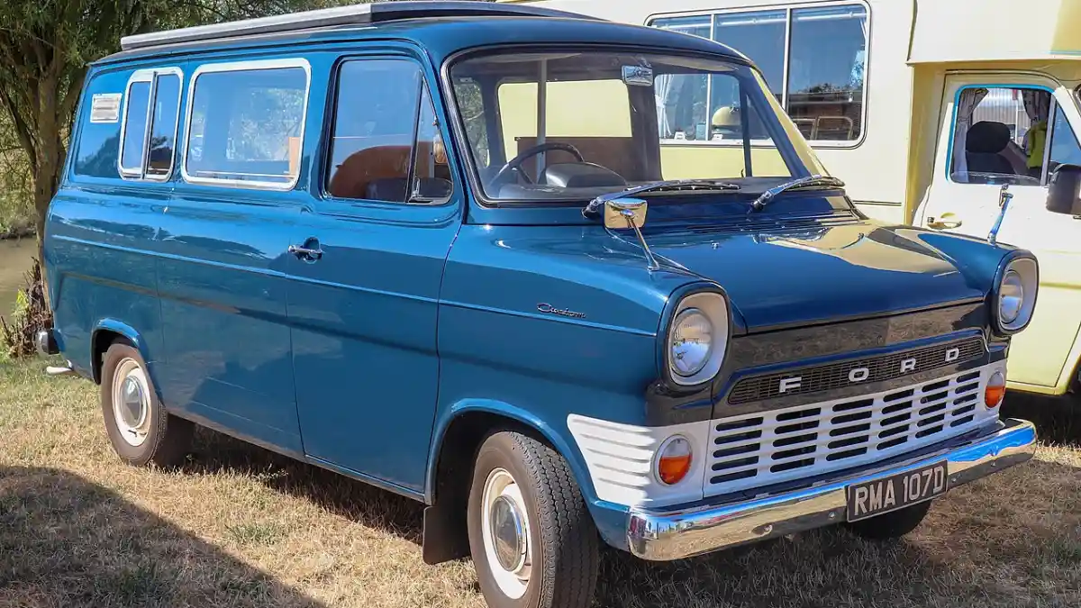 Van - Ford Transit: Legenda Hidup Van