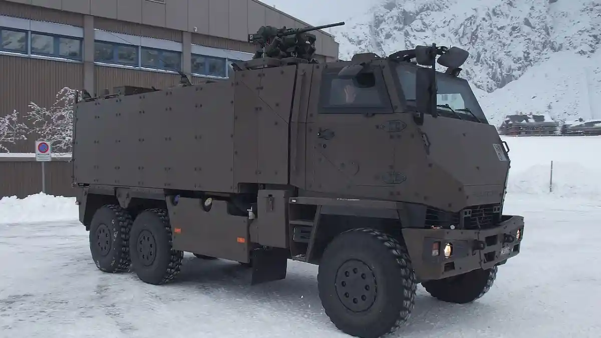 Foto - Truk Multifungsi Dari Swiss