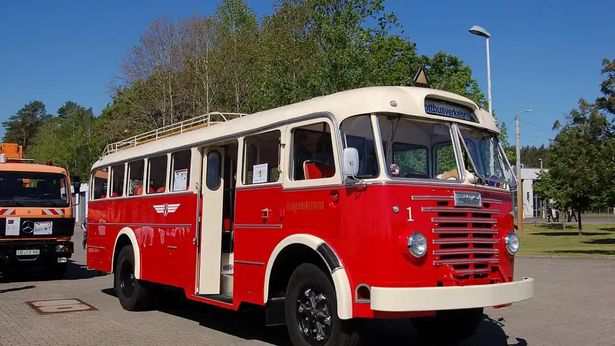 Bus - Masih Ingat Bus Merek Ikarus? 