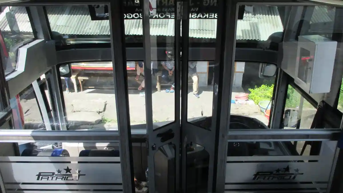 Foto - Simak Plus Minus Perjalanan Bus Di Siang Hari