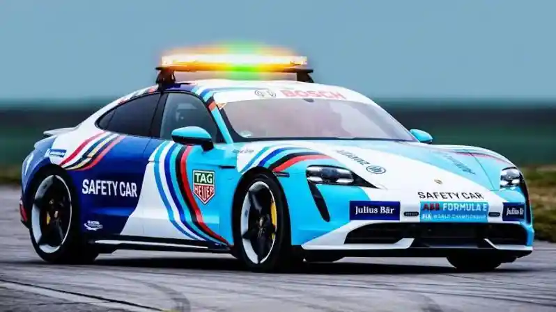 Berita - Spesifikasi Lengkap Porsche Taycan Turbo S, Safety Car Formula E 2022