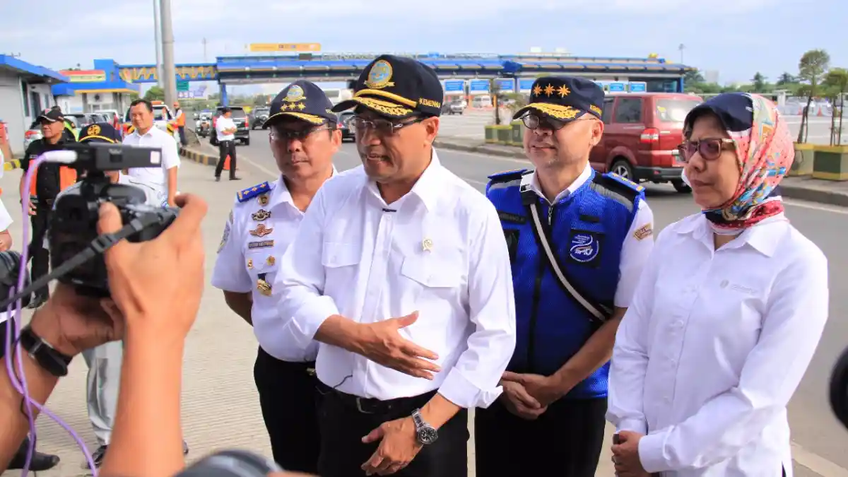 Foto - Menhub: 63 Persen Kecelakaan di Jalan Raya karena Kendaraan Overload