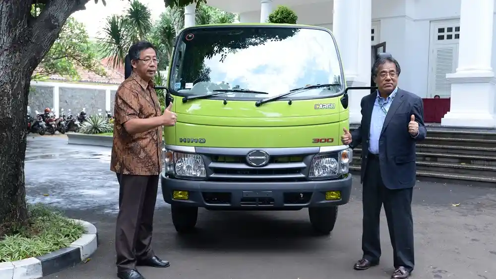Foto - Hino Kejar Target Ekspor Kendaraan 3.000 Unit Tahun 2018 Ini