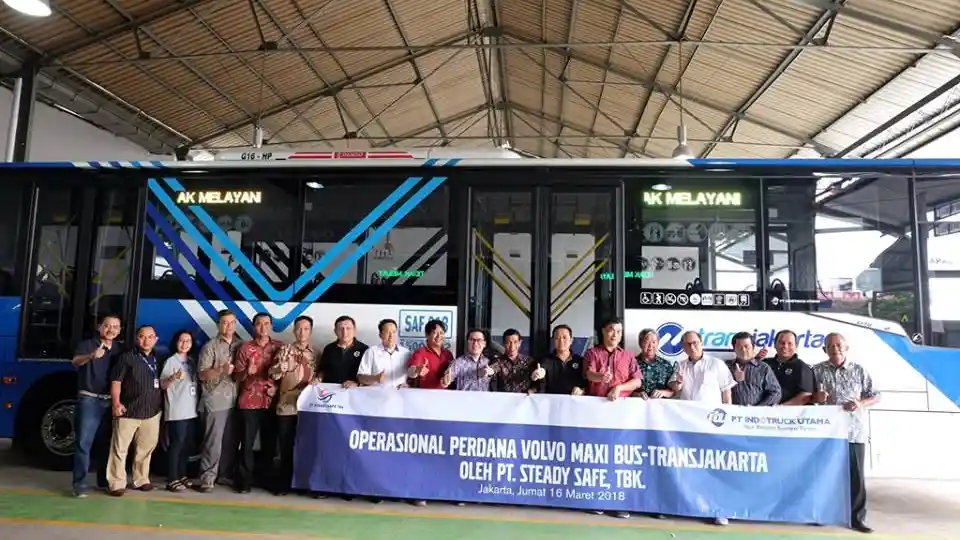 Bus - PT Indotruck Utama dan Steady Safe Gelar Syukuran Operasionalisasi Bus Maxi B 11 R Transjakarta