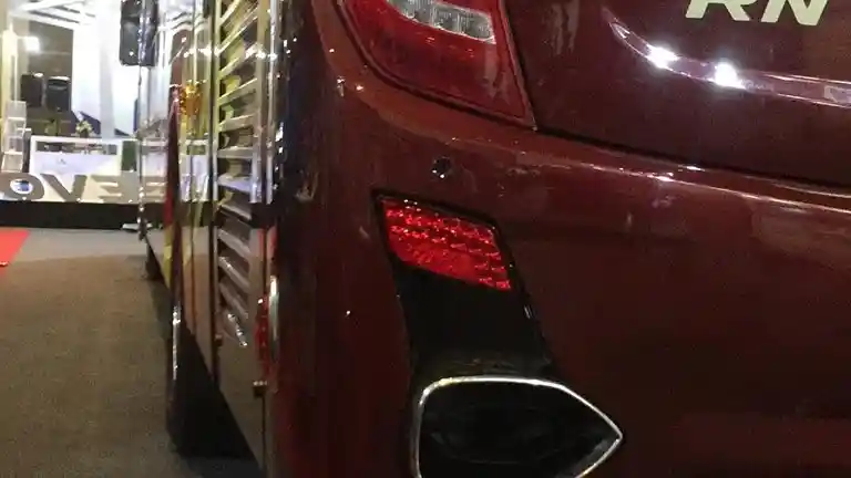 Foto - Bus Evolander HDD Facelift dari Karoseri New Armada Tampil Lebih Gagah