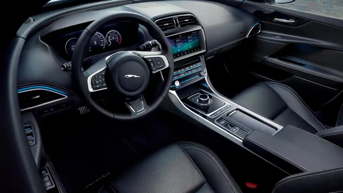 Foto - Melihat Keindahan Jaguar XE Landmark Edition yang Sudah Resmi Meluncur