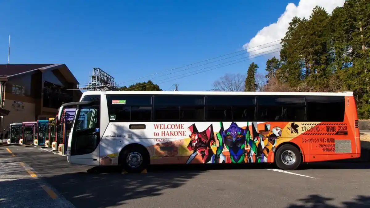 Foto - Tengok Uniknya Bus Dengan Livery Anime Di Jepang