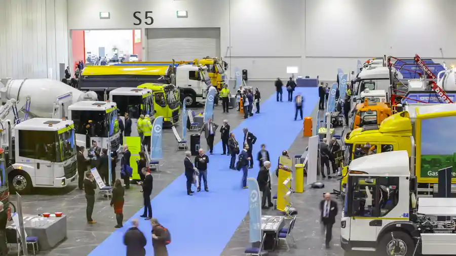 Truk - Ragam Truk Terbaru untuk Sektor Konstruksi Unjuk Gigi di CLOCS 2017