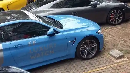 Foto - Puluhan Sportscar Konvoi Rayakan Kemerdekaan