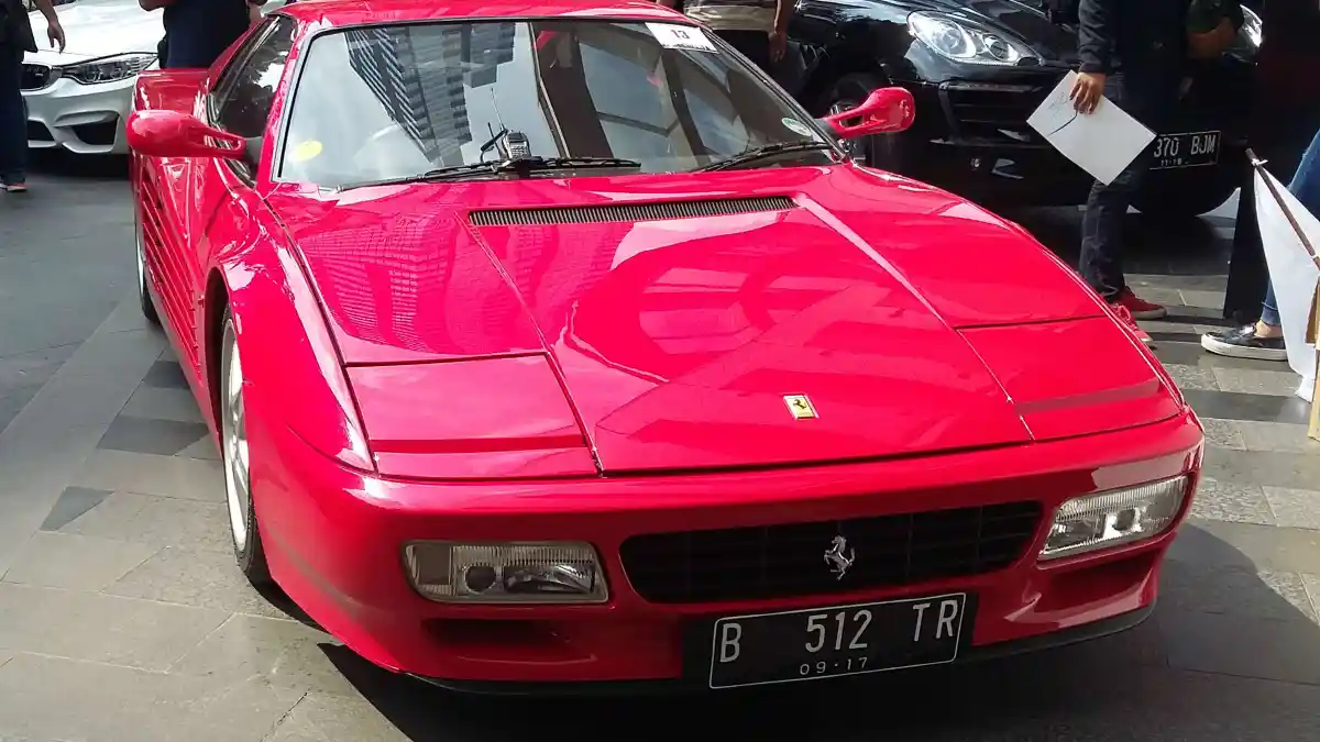 Foto - Puluhan Sportscar Konvoi Rayakan Kemerdekaan