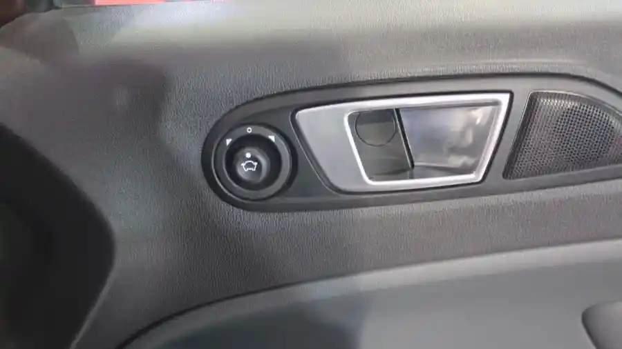 Foto - Ford Ecosport Facelift 2016 Nongol di India