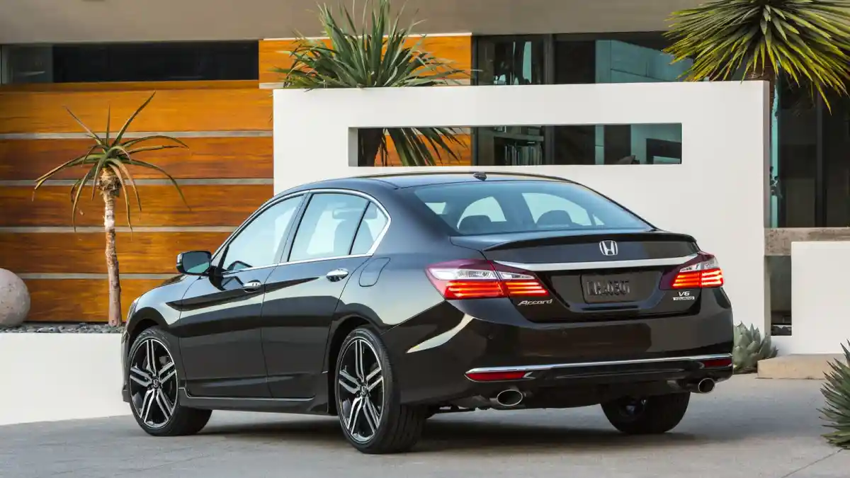 Foto - Honda Accord 2016 Menawarkan Banyak Fitur
