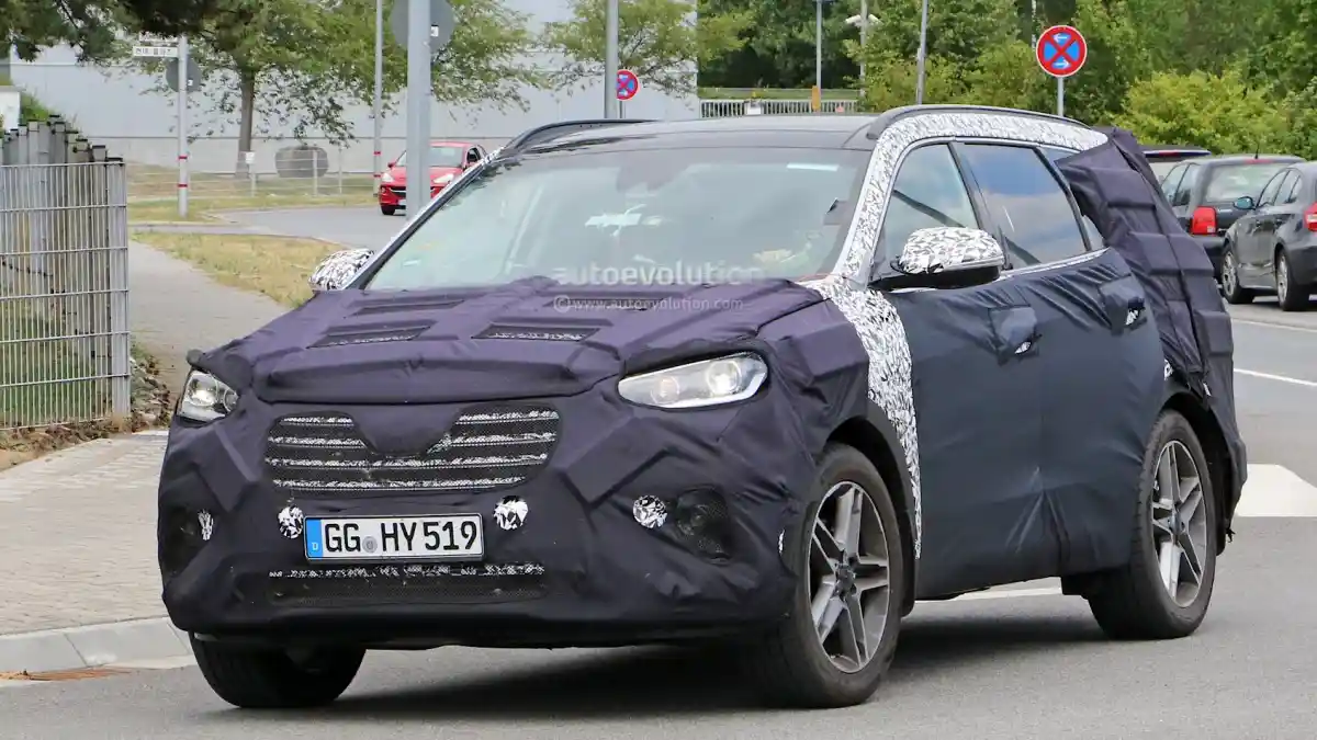 Berita - SPY SHOT : Hyundai Grand Santa Fe 2016 Tertangkap Kamera di Jerman
