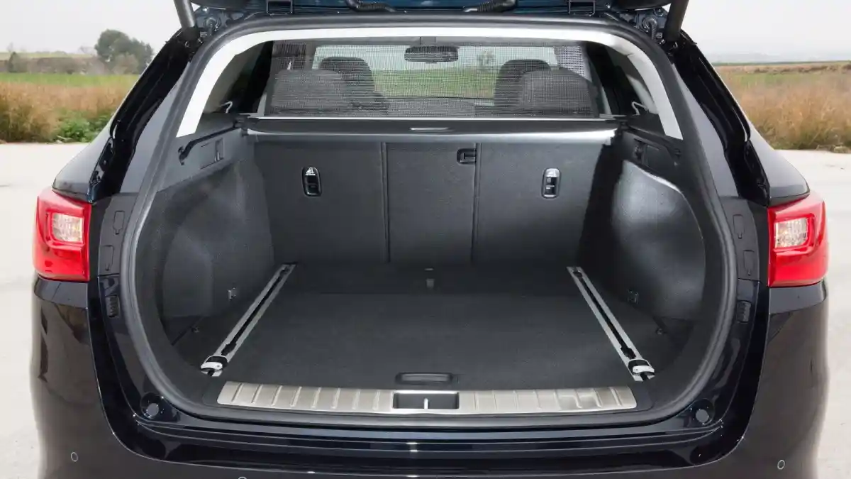 Foto - Optima Sportswagon Jadi Produk Andalan Kia