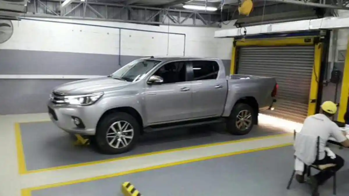 Berita - Toyota Hilux Revo Segera Meluncur, Ini Penampakannya