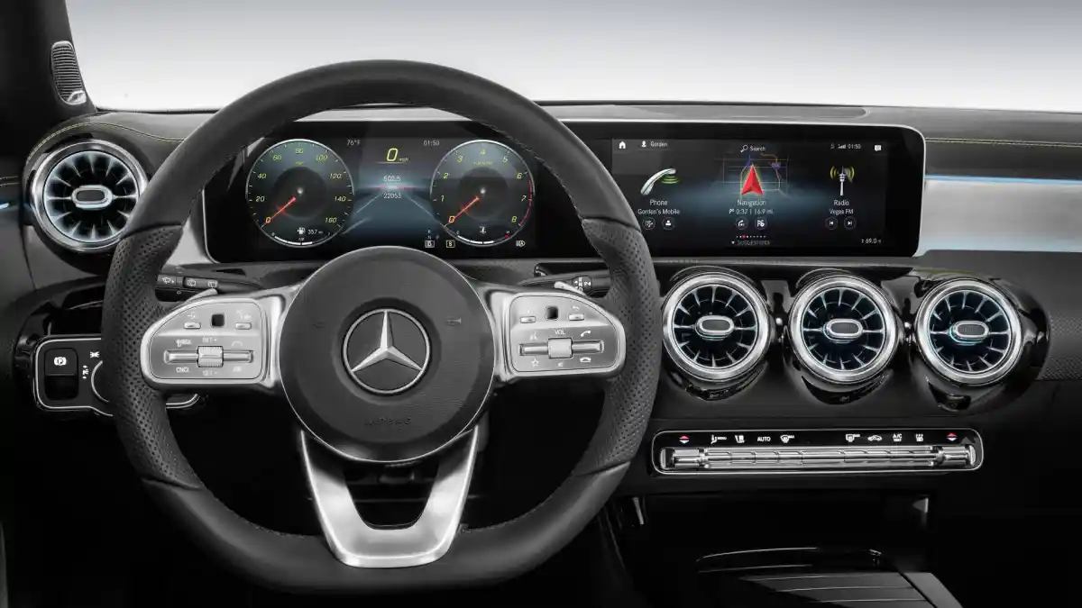 Foto - Mercedes-Benz Singkap Sedikit Wujud A-Class Terbaru
