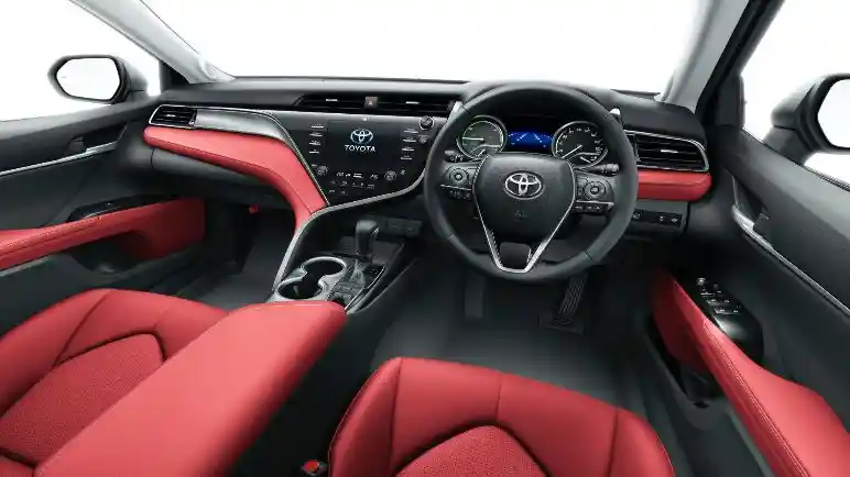 Foto - Toyota Rayakan 40 Tahun Camry Dengan Luncurkan Black Edition