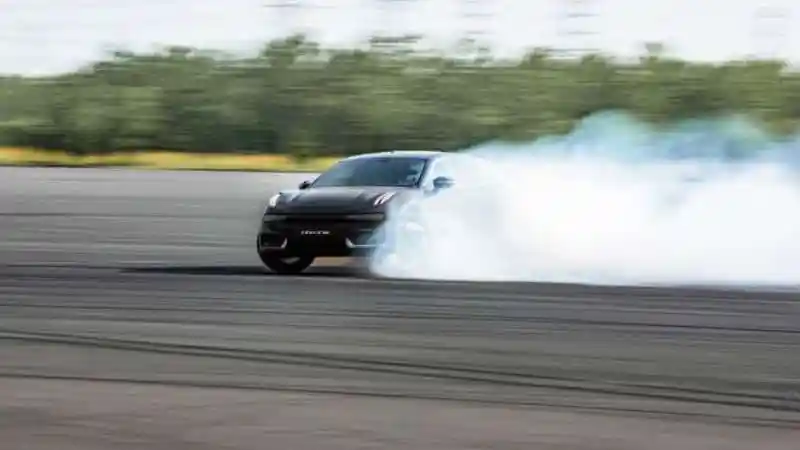 Foto - Solusi Buat Yang Malas Nunggu, Mobil Listrik Ini Cuma Butuh 10 Menit Untuk Dapatkan Jangkauan 432 KM